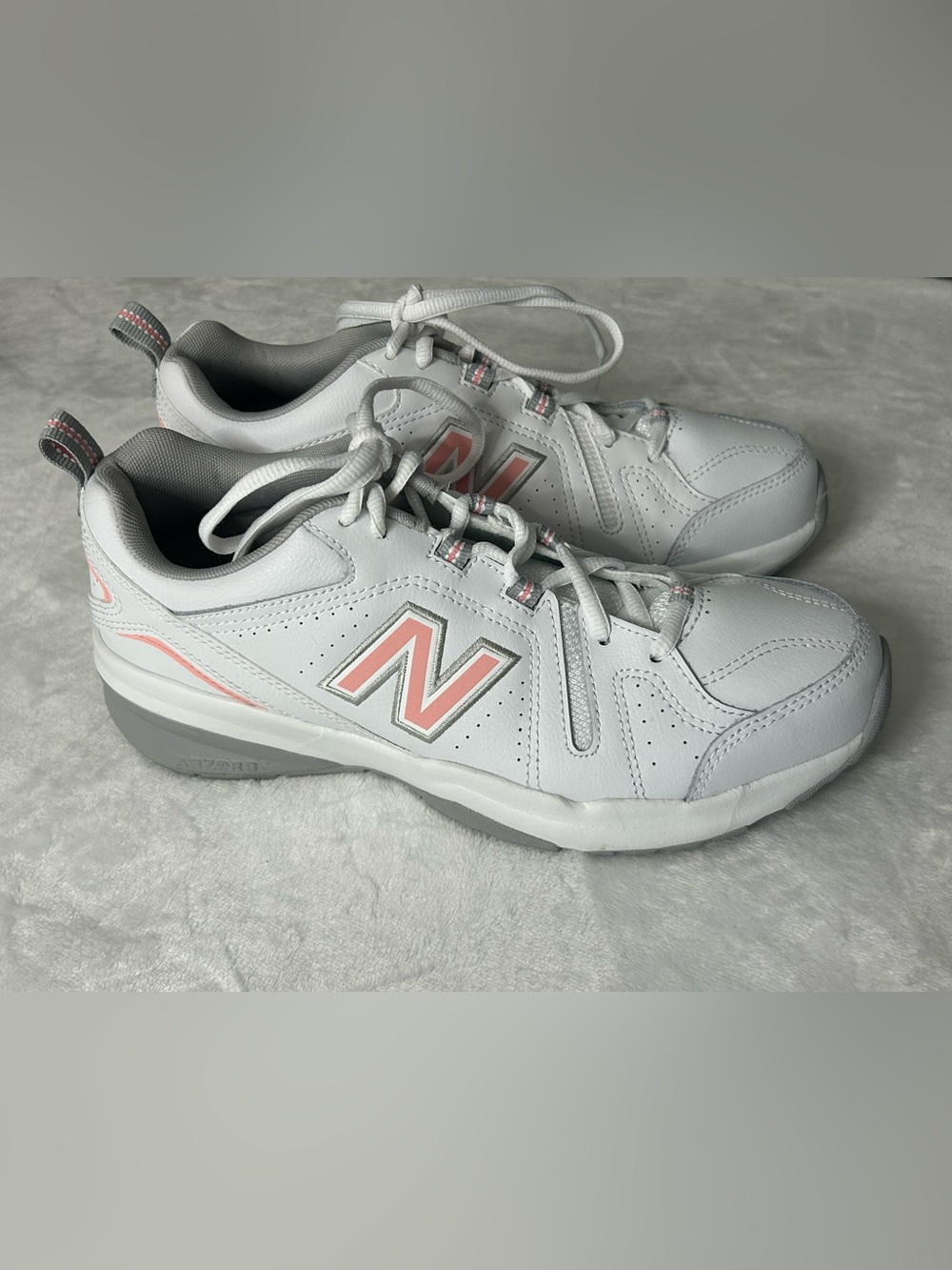 New Balance Women's 8.5 608v5 Comfort Cross Trainer White Supportive Sneakers